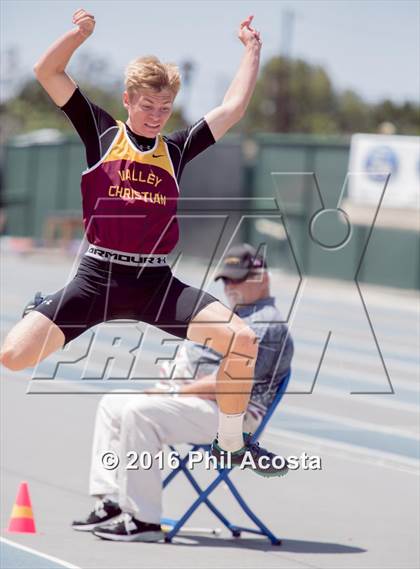Thumbnail 1 in CIF Southern Section Track and Field Divisional Finals photogallery.