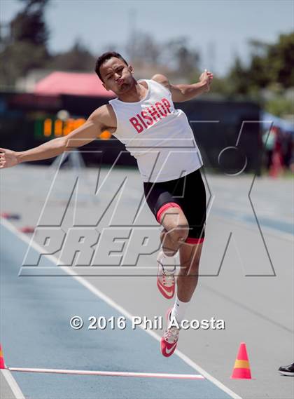 Thumbnail 2 in CIF Southern Section Track and Field Divisional Finals photogallery.