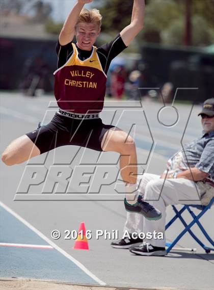 Thumbnail 1 in CIF Southern Section Track and Field Divisional Finals photogallery.