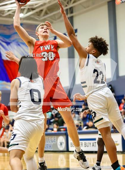 Thumbnail 2 in College Park vs The Woodlands photogallery.