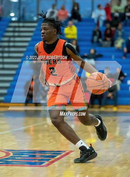 Thumbnail 3 in Benton Harbor vs. Edison Academy photogallery.