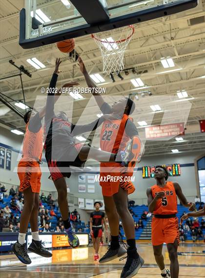 Thumbnail 2 in Benton Harbor vs. Edison Academy photogallery.