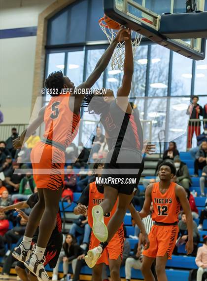 Thumbnail 3 in Benton Harbor vs. Edison Academy photogallery.