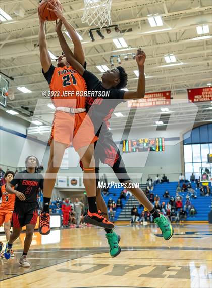 Thumbnail 2 in Benton Harbor vs. Edison Academy photogallery.