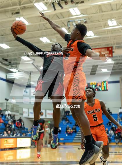 Thumbnail 2 in Benton Harbor vs. Edison Academy photogallery.