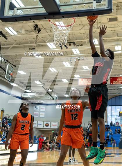 Thumbnail 2 in Benton Harbor vs. Edison Academy photogallery.