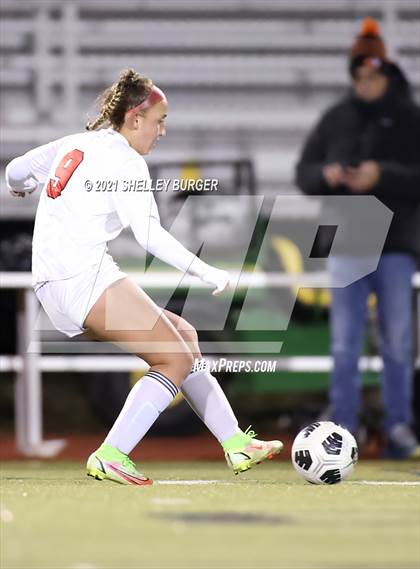 Thumbnail 2 in Warde vs. Staples (CIAC Class LL Semifinal round) photogallery.