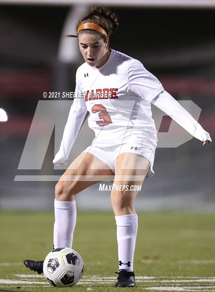 Thumbnail 3 in Warde vs. Staples (CIAC Class LL Semifinal round) photogallery.