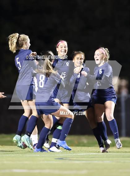 Thumbnail 2 in Warde vs. Staples (CIAC Class LL Semifinal round) photogallery.