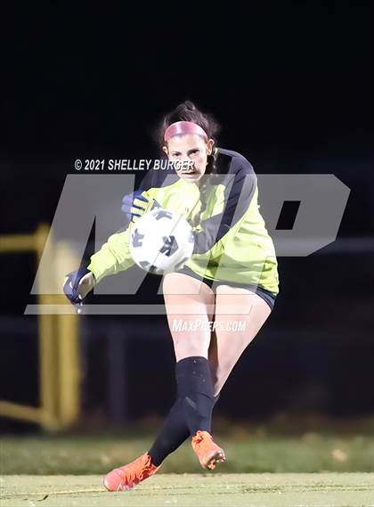 Thumbnail 3 in Warde vs. Staples (CIAC Class LL Semifinal round) photogallery.