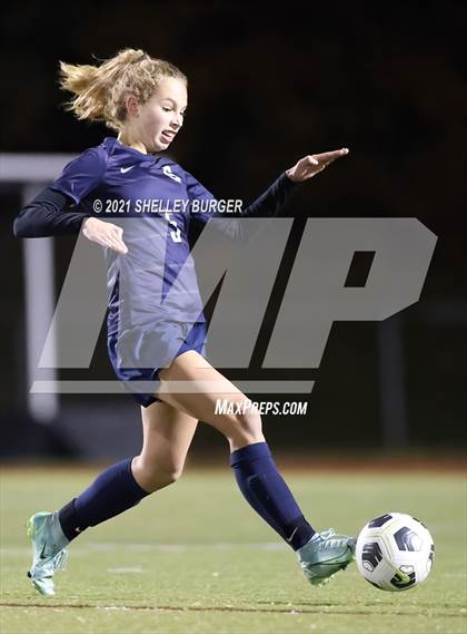 Thumbnail 2 in Warde vs. Staples (CIAC Class LL Semifinal round) photogallery.