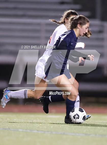 Thumbnail 2 in Warde vs. Staples (CIAC Class LL Semifinal round) photogallery.