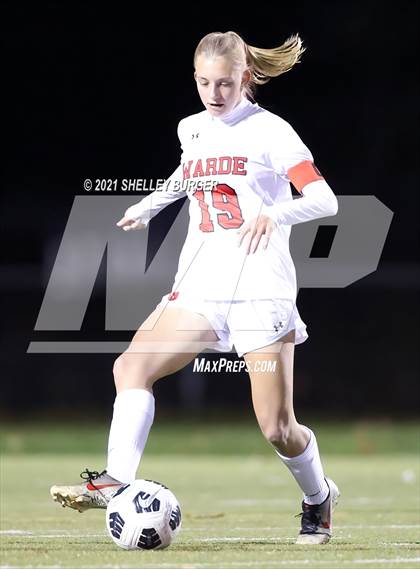 Thumbnail 2 in Warde vs. Staples (CIAC Class LL Semifinal round) photogallery.