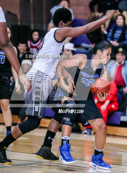 Thumbnail 1 in Windward vs Ribet Academy photogallery.