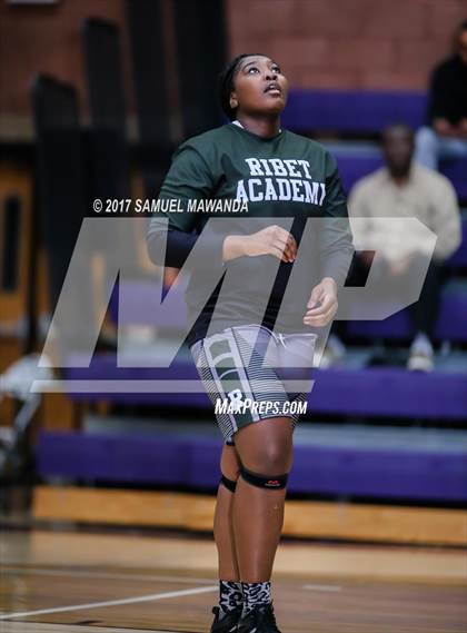 Thumbnail 2 in Windward vs Ribet Academy photogallery.