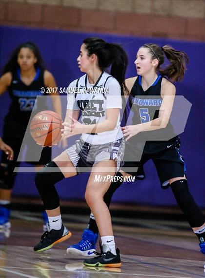 Thumbnail 1 in Windward vs Ribet Academy photogallery.