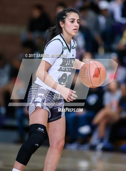 Thumbnail 2 in Windward vs Ribet Academy photogallery.