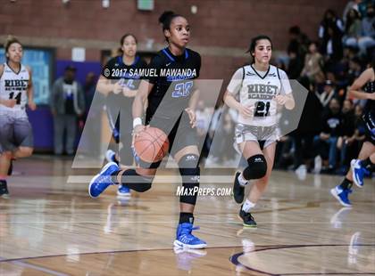 Thumbnail 1 in Windward vs Ribet Academy photogallery.
