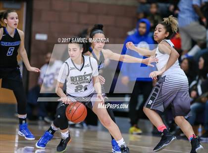 Thumbnail 1 in Windward vs Ribet Academy photogallery.