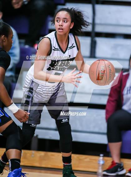 Thumbnail 2 in Windward vs Ribet Academy photogallery.