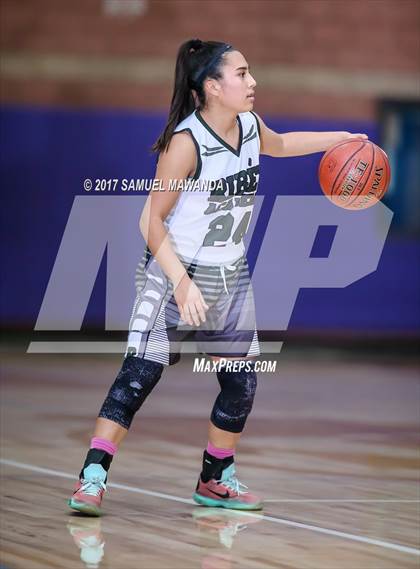 Thumbnail 1 in Windward vs Ribet Academy photogallery.
