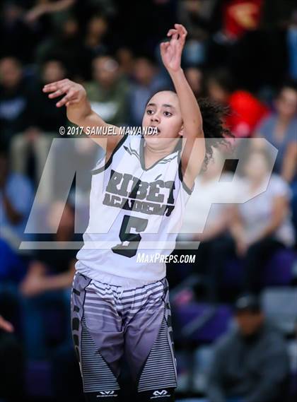Thumbnail 2 in Windward vs Ribet Academy photogallery.