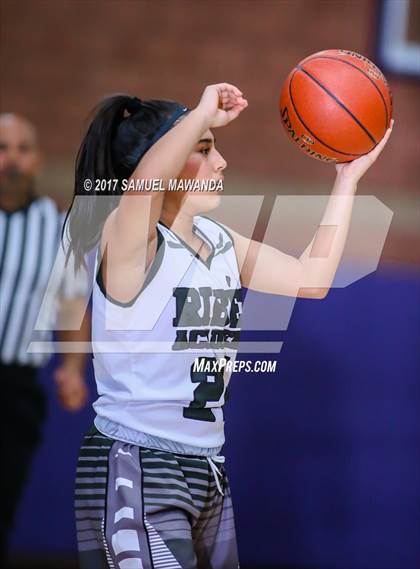 Thumbnail 2 in Windward vs Ribet Academy photogallery.