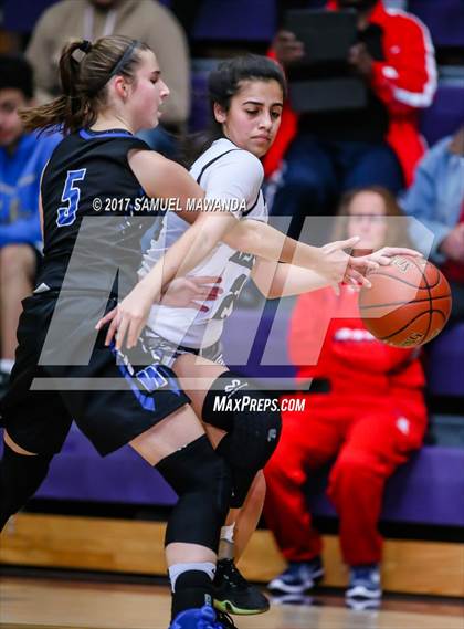 Thumbnail 3 in Windward vs Ribet Academy photogallery.