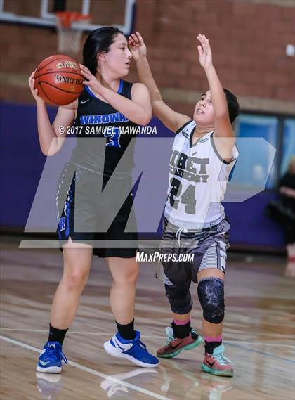 Thumbnail 1 in Windward vs Ribet Academy photogallery.