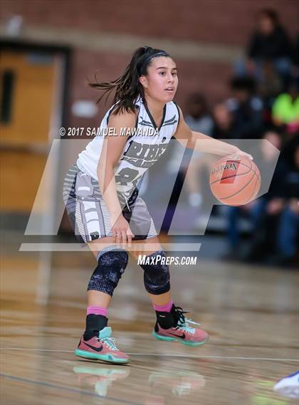 Thumbnail 2 in Windward vs Ribet Academy photogallery.