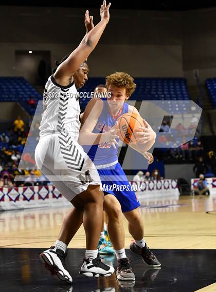 Thumbnail 3 in Lee vs. Caddo Hills (AAA 2A Final) photogallery.