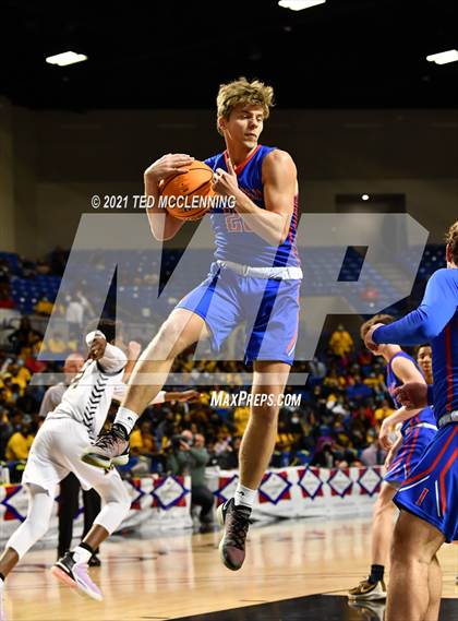 Thumbnail 1 in Lee vs. Caddo Hills (AAA 2A Final) photogallery.