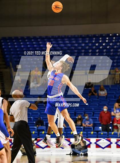 Thumbnail 3 in Lee vs. Caddo Hills (AAA 2A Final) photogallery.