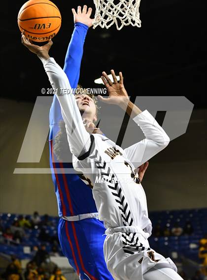 Thumbnail 2 in Lee vs. Caddo Hills (AAA 2A Final) photogallery.