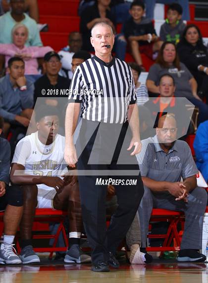 Thumbnail 3 in Bishop Montgomery vs. Fairfax (Ryse Williams Pac Shores Tournament) photogallery.