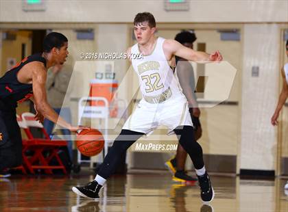 Thumbnail 3 in Bishop Montgomery vs. Fairfax (Ryse Williams Pac Shores Tournament) photogallery.