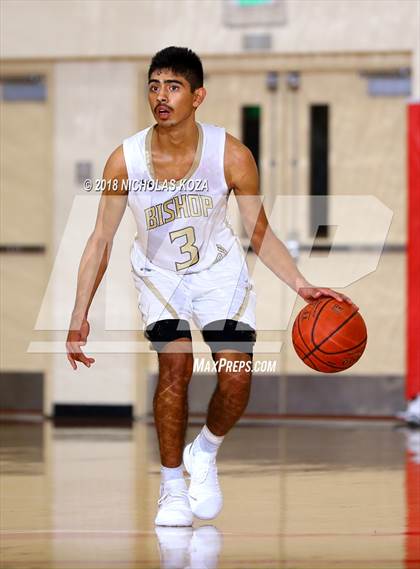 Thumbnail 2 in Bishop Montgomery vs. Fairfax (Ryse Williams Pac Shores Tournament) photogallery.