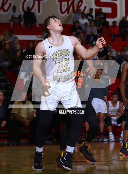 Thumbnail 2 in Bishop Montgomery vs. Fairfax (Ryse Williams Pac Shores Tournament) photogallery.