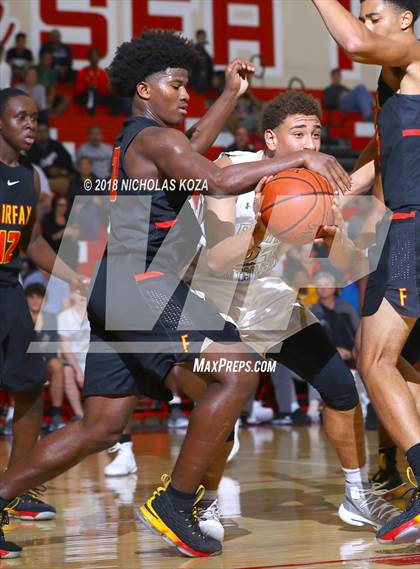 Thumbnail 3 in Bishop Montgomery vs. Fairfax (Ryse Williams Pac Shores Tournament) photogallery.