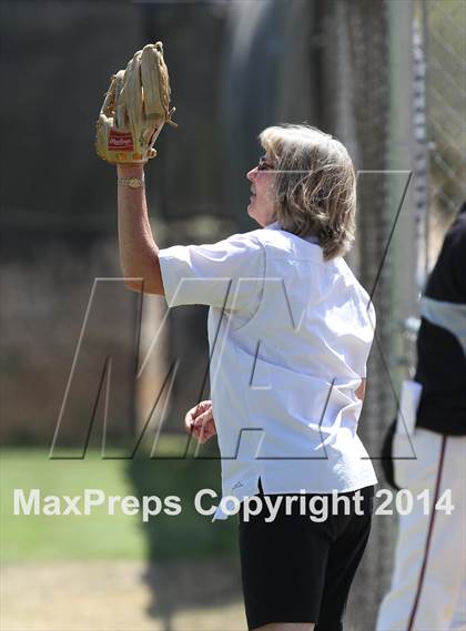Thumbnail 1 in Village Christian vs. Oak Hills (CIF SS D5 Semi-Final) photogallery.