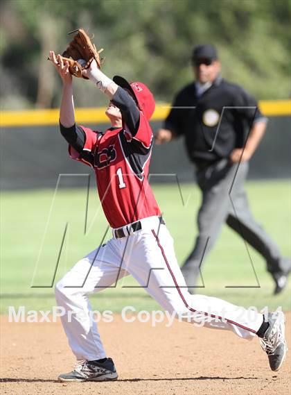 Thumbnail 2 in Village Christian vs. Oak Hills (CIF SS D5 Semi-Final) photogallery.
