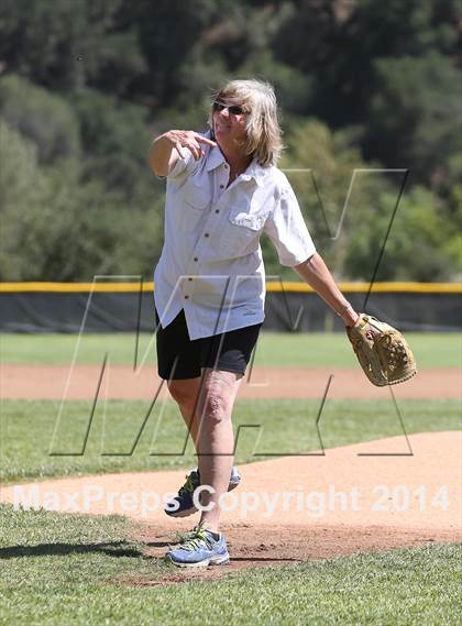 Thumbnail 1 in Village Christian vs. Oak Hills (CIF SS D5 Semi-Final) photogallery.