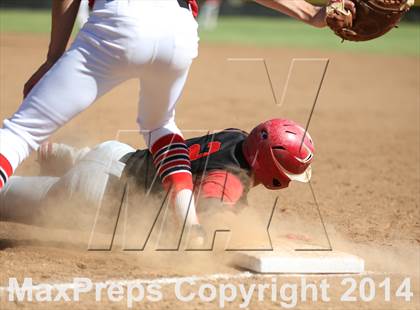 Thumbnail 3 in Village Christian vs. Oak Hills (CIF SS D5 Semi-Final) photogallery.