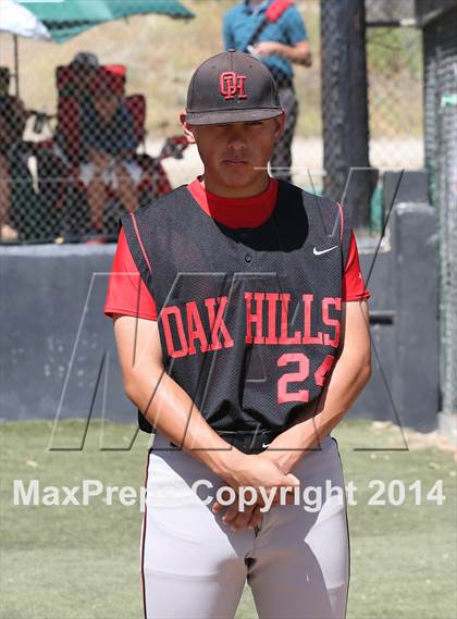 Thumbnail 3 in Village Christian vs. Oak Hills (CIF SS D5 Semi-Final) photogallery.
