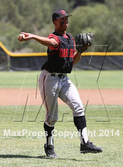 Thumbnail 3 in Village Christian vs. Oak Hills (CIF SS D5 Semi-Final) photogallery.