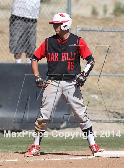 Thumbnail 2 in Village Christian vs. Oak Hills (CIF SS D5 Semi-Final) photogallery.