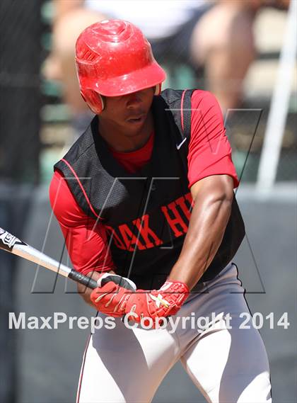 Thumbnail 3 in Village Christian vs. Oak Hills (CIF SS D5 Semi-Final) photogallery.
