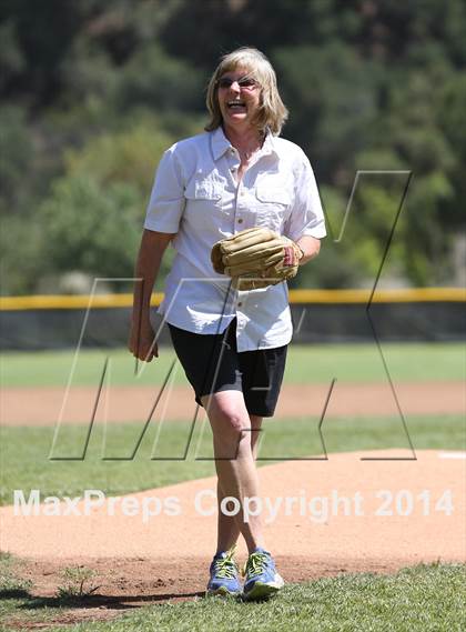 Thumbnail 2 in Village Christian vs. Oak Hills (CIF SS D5 Semi-Final) photogallery.