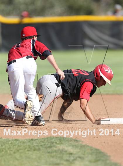 Thumbnail 3 in Village Christian vs. Oak Hills (CIF SS D5 Semi-Final) photogallery.