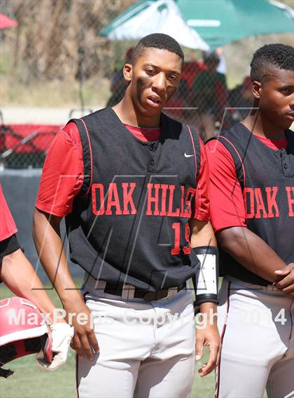 Thumbnail 2 in Village Christian vs. Oak Hills (CIF SS D5 Semi-Final) photogallery.